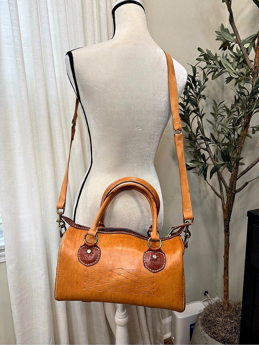 YKK Tan Brown Vintage Leather Satchel Barrel Handle Bag Crossbody Strap